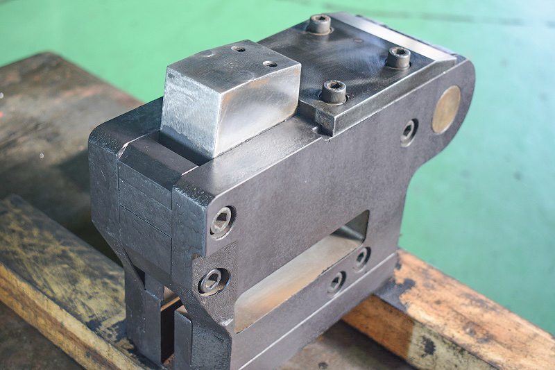 【AMADA】フラットバーカット 30TON用 6t x 130 金型 【AMADA】フラットバーカット 30TON用 6t x 130 金型